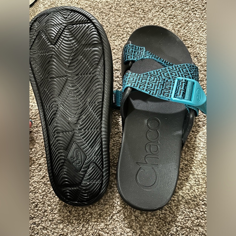 Women’s Chillos Chacos Size 8